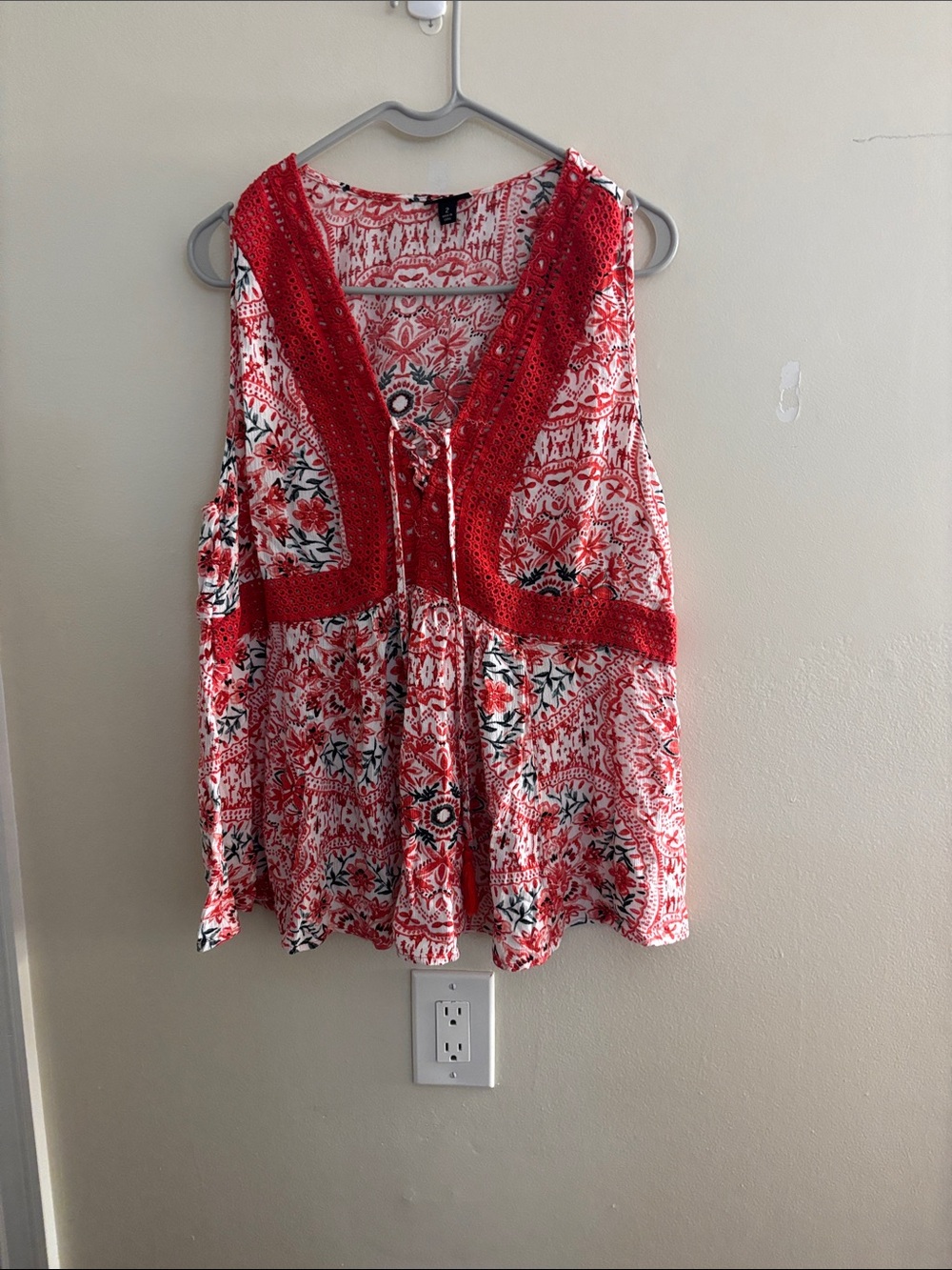 torrid Red & White Floral Crochet-Trim V-Neck Tunic